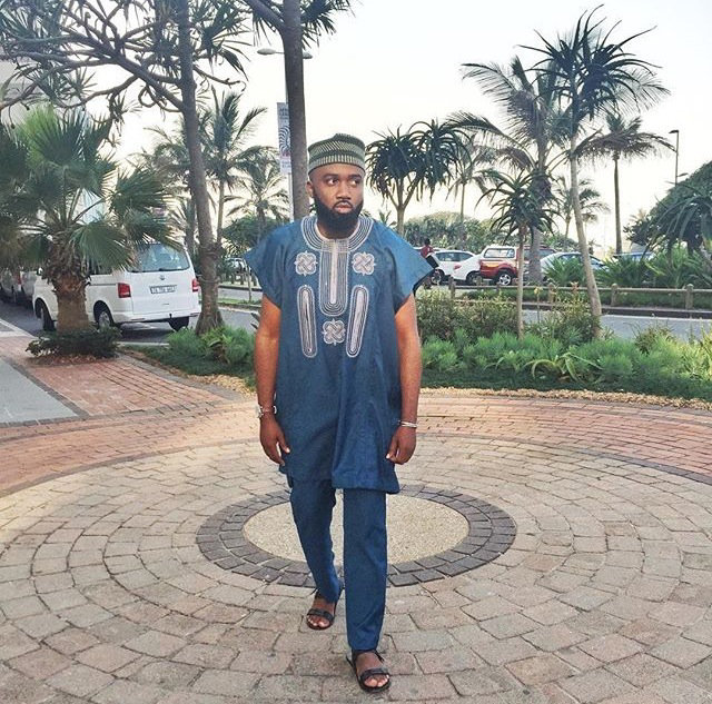 noble igwe, the  style blogger, in a short-sleeved blue kaftan.